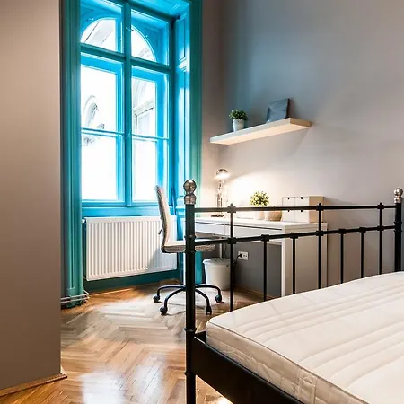 Anis Precious Budapest